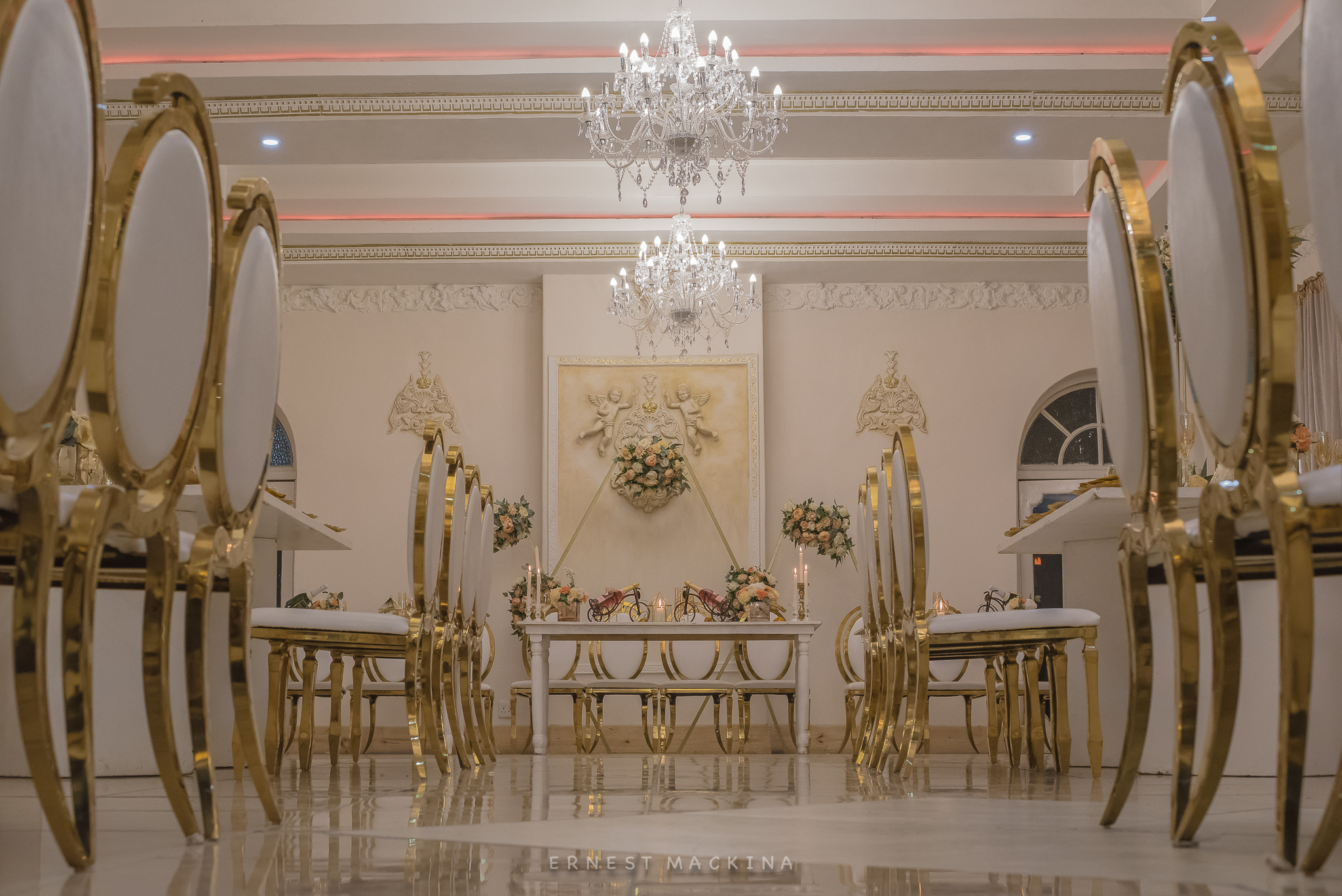 A closer look at the hall décor